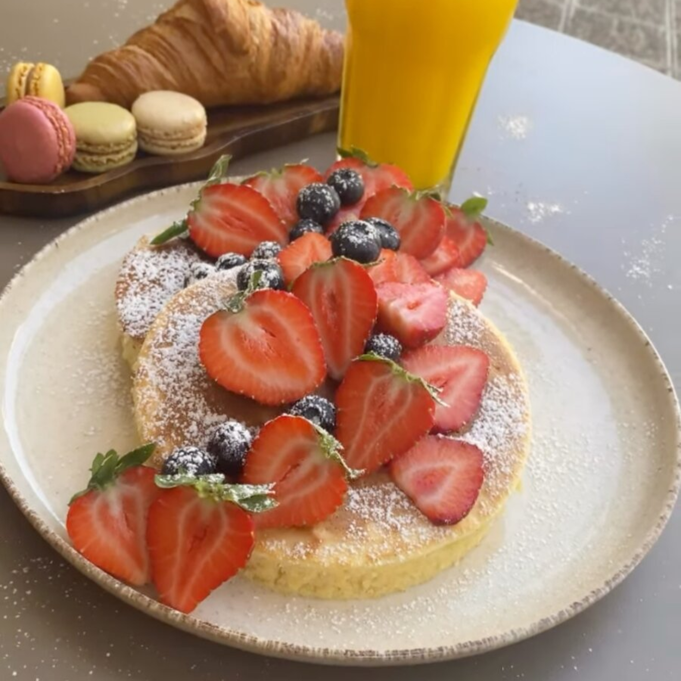 Pancakes maison aux fruits rouges